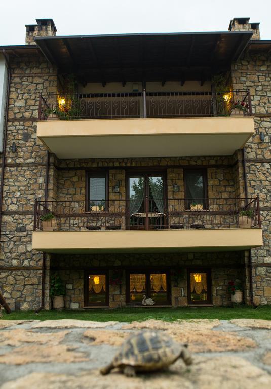 Archontiko Emmanouilidi Suites Káto Loutrákion Kültér fotó